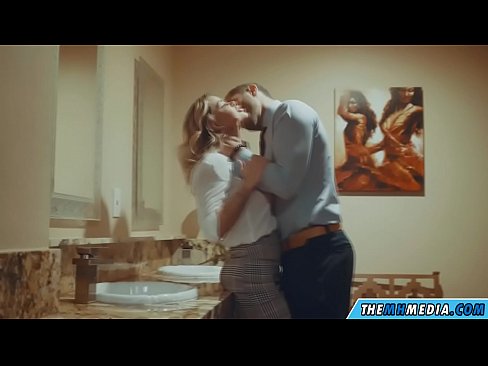 ❤️ وقتی یک بلوند بی تنه شما را در یک دستشویی عمومی اغوا می کند ❤❌ فوق پورن در پورنو fa.sexonfire.ru ❌️